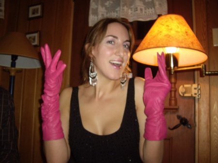 Moi quand je reçois de nouveaux gants et que j'ai plus l'air de vouloir trouver la prostate de quelqu'un que d'aller jouer dans la neige.